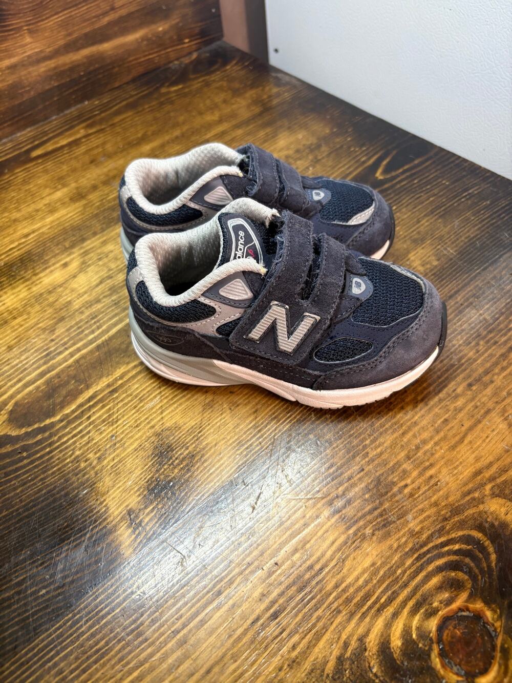 New Balance Navy Snekaers Size 7.5